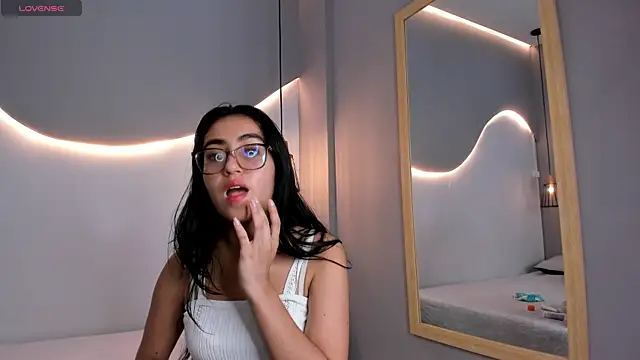 Snapshot of lucelly_15 chatting on 10.05.25 lucelly 15 online show from 10.05.25