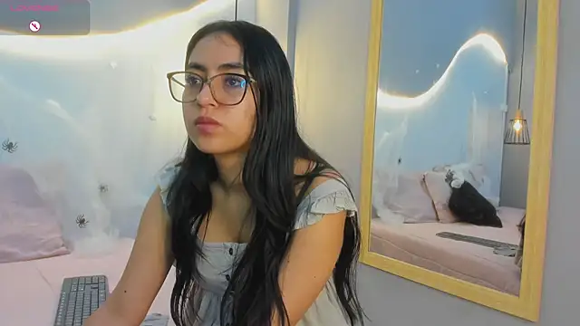 Snapshot of lucelly_15 chatting on 11.03.25 lucelly 15 online show from 11.03.25