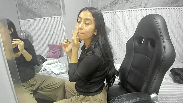 Snapshot of lucelly_15 chatting on 11.28.25 lucelly 15 online show from 11.28.25