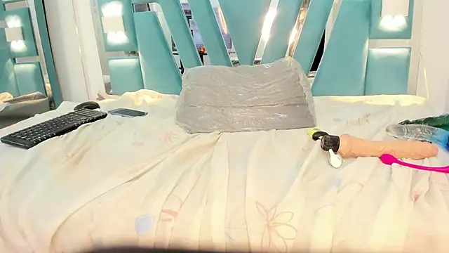 Snapshot of ebony_valentina chatting on 03.21.25 ebony valentina online show from 03.21.25