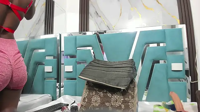 Snapshot of ebony_valentina chatting on 12.01.25 ebony valentina online show from 12.01.25