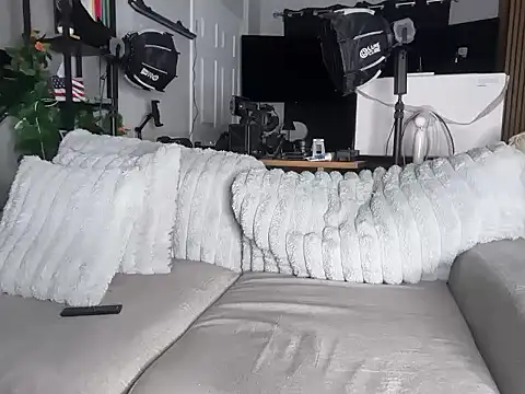 Snapshot of meggsworld chatting on 01.18.26 meggsworld online show from 01.18.26