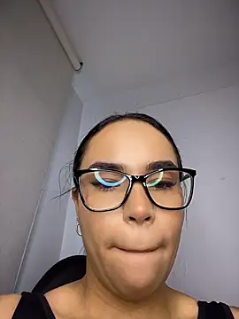 Snapshot of Naatalia chatting on 04.18.26 Naatalia online show from 04.18.26
