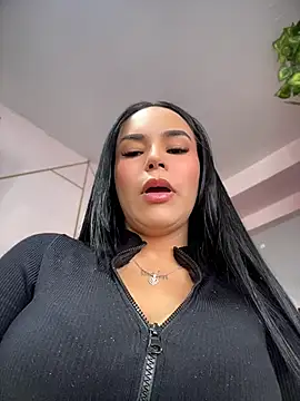 Snapshot of Naatalia chatting on 06.23.26 Naatalia online show from 06.23.26