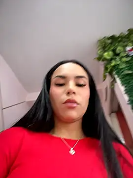 Snapshot of Naatalia chatting on 06.25.26 Naatalia online show from 06.25.26