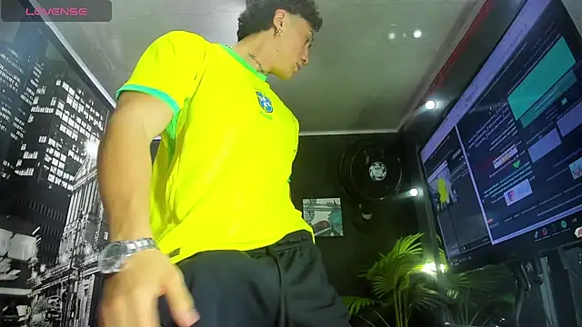 Snapshot of KaryBig3 chatting on 03.14.25 KaryBig3 online show from 03.14.25