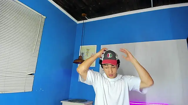 Snapshot of KaryBig3 chatting on 03.18.25 KaryBig3 online show from 03.18.25