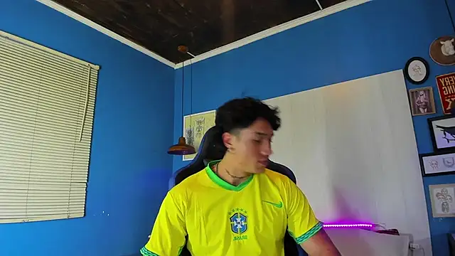 Snapshot of KaryBig3 chatting on 03.22.25 KaryBig3 online show from 03.22.25