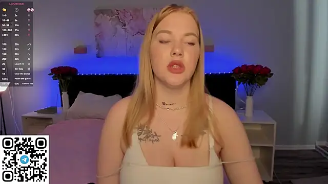 Snapshot of DonnaSmith chatting on 09.26.25 DonnaSmith online show from 09.26.25