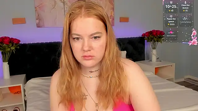 Snapshot of DonnaSmith chatting on 11.18.25 DonnaSmith online show from 11.18.25