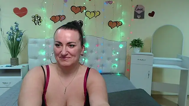 Snapshot of DianaMGG chatting on 03.12.25 DianaMGG online show from 03.12.25