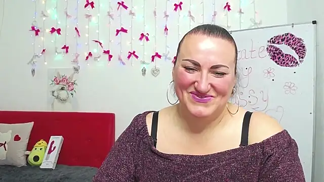 Snapshot of DianaMGG chatting on 04.30.26 DianaMGG online show from 04.30.26