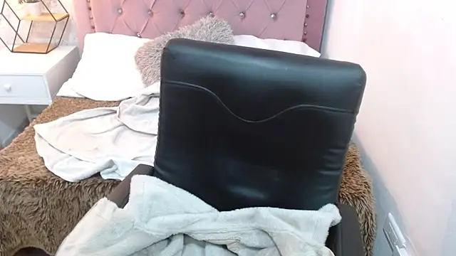 Snapshot of camilah_tk chatting on 09.30.25 camilah tk online show from 09.30.25