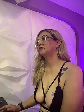 Azaahara  online show from 02.26.26