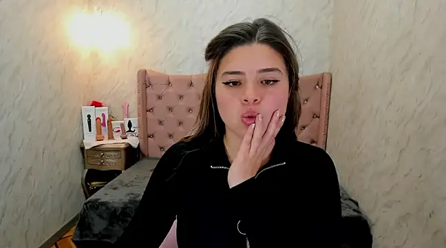 Lianngrace online show from 02.22.25