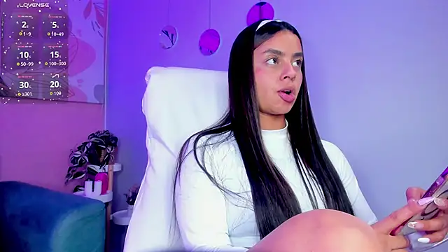 Bella walker  online show from 09.30.25