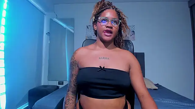 Snapshot of ZahraRose chatting on 03.14.25 ZahraRose online show from 03.14.25