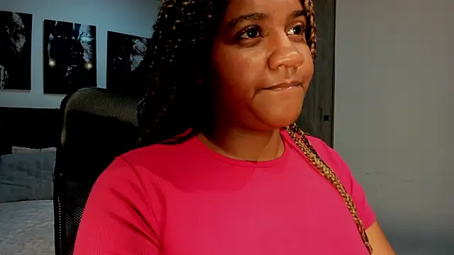 Snapshot of ZahraRose chatting on 09.12.25 ZahraRose online show from 09.12.25