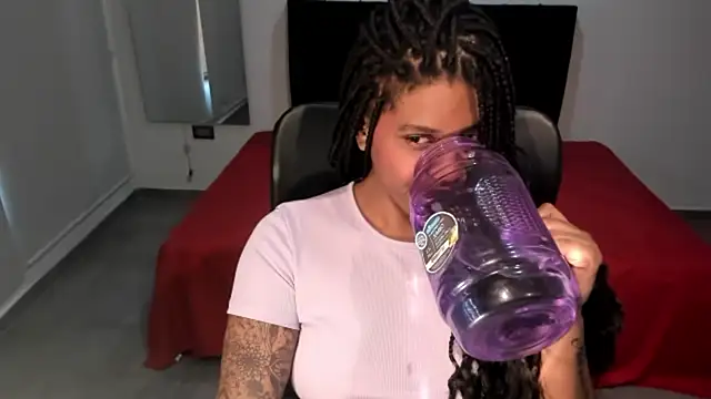 Snapshot of ZahraRose chatting on 10.07.25 ZahraRose online show from 10.07.25