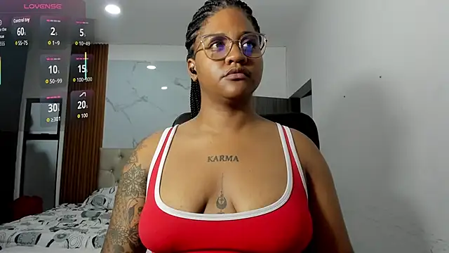 Snapshot of ZahraRose chatting on 04.26.26 ZahraRose online show from 04.26.26