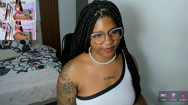 Snapshot of ZahraRose chatting on 05.07.26 ZahraRose online show from 05.07.26