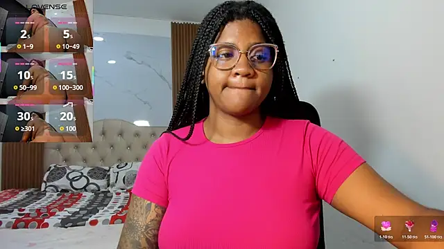 Snapshot of ZahraRose chatting on 06.22.26 ZahraRose online show from 06.22.26