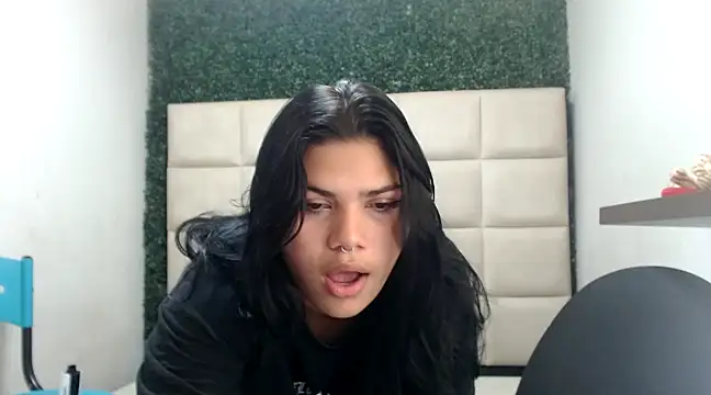 Snapshot of melany_rouse18 chatting on 02.16.25 melany rouse18 online show from 02.16.25