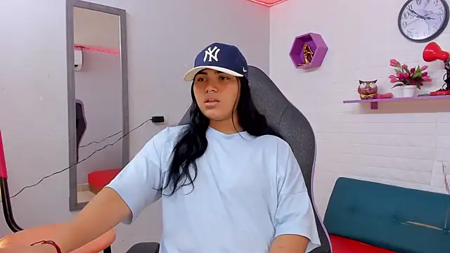 Snapshot of melany_rouse18 chatting on 09.30.25 melany rouse18 online show from 09.30.25