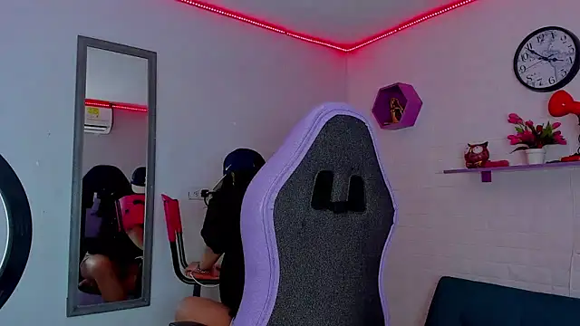 Snapshot of melany_rouse18 chatting on 10.01.25 melany rouse18 online show from 10.01.25