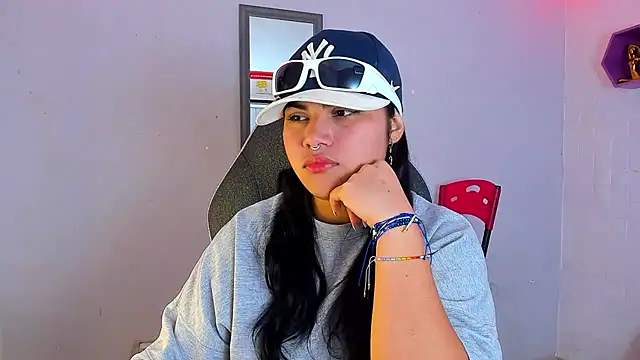 Snapshot of melany_rouse18 chatting on 10.04.25 melany rouse18 online show from 10.04.25