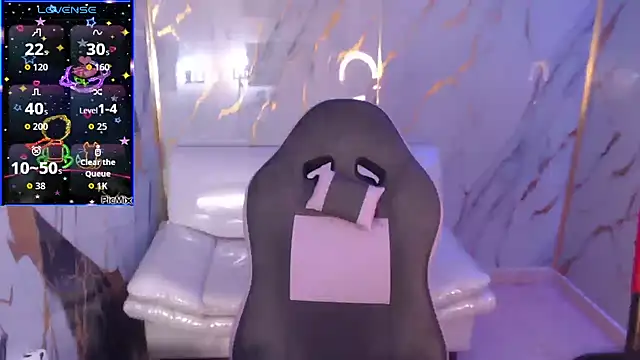 Snapshot of melany_rouse18 chatting on 10.23.25 melany rouse18 online show from 10.23.25