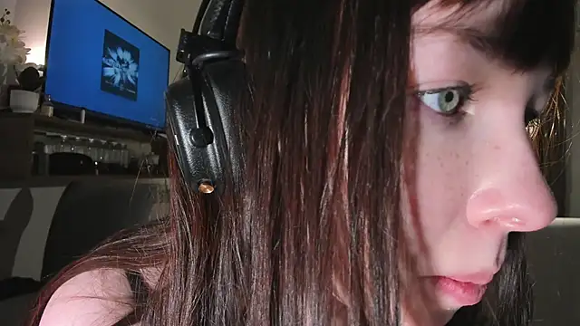 Snapshot of Sindy_Juxx chatting on 04.18.26 Sindy Juxx online show from 04.18.26