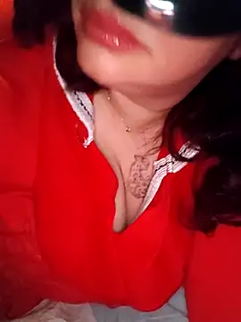 Snapshot of Loly2025 chatting on 12.17.25 Loly2025 online show from 12.17.25