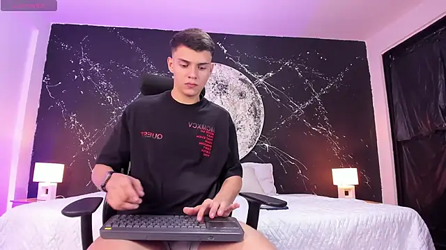 Snapshot of JacobRoberts1 chatting on 03.08.25 JacobRoberts1 online show from 03.08.25