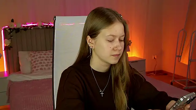 EveMundie online show from 02.12.26