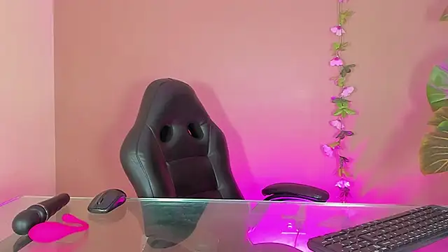 Snapshot of AnahisBennett chatting on 02.22.25 AnahisBennett online show from 02.22.25