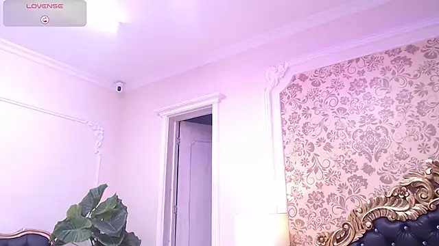 Snapshot of AnahisBennett chatting on 11.15.25 AnahisBennett online show from 11.15.25