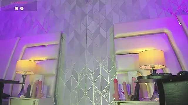 Snapshot of AnahisBennett chatting on 11.20.25 AnahisBennett online show from 11.20.25