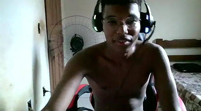 Snapshot of pauzudobr4 chatting on 02.15.25 pauzudobr4 online show from 02.15.25