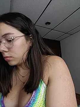 Snapshot of EmmaSulivan chatting on 07.14.26 EmmaSulivan online show from 07.14.26