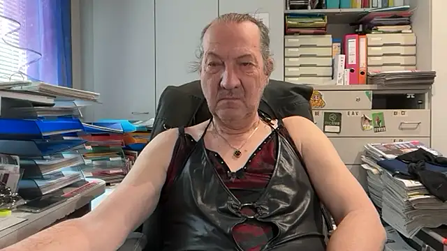 HMStraps01 online show from 04.20.26