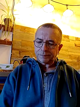 Snapshot of Xavspank2 chatting on 11.13.25 Xavspank2 online show from 11.13.25