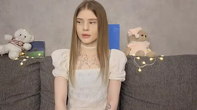 Snapshot of CarolinePepper chatting on 05.31.26 CarolinePepper online show from 05.31.26