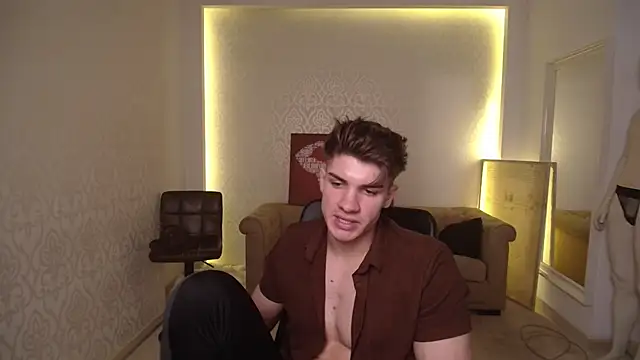 Snapshot of MaxKaiden chatting on 02.28.25 MaxKaiden online show from 02.28.25