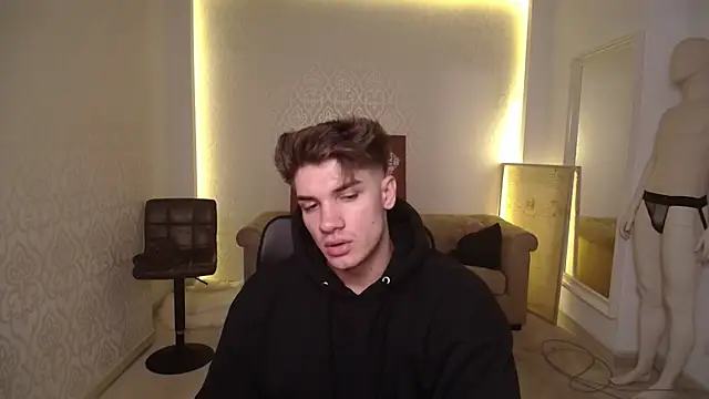 Snapshot of MaxKaiden chatting on 03.01.25 MaxKaiden online show from 03.01.25