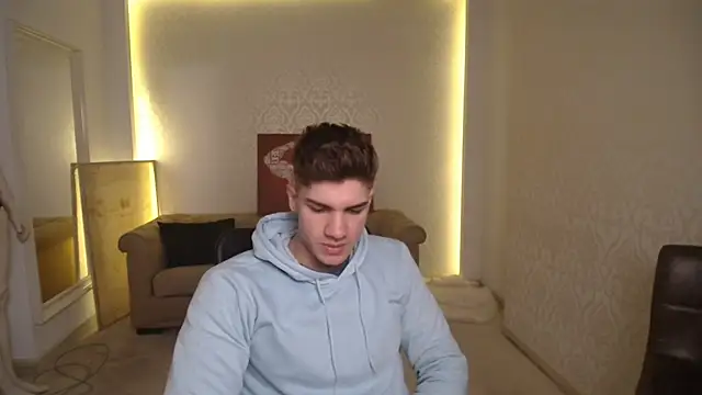 Snapshot of MaxKaiden chatting on 03.13.25 MaxKaiden online show from 03.13.25