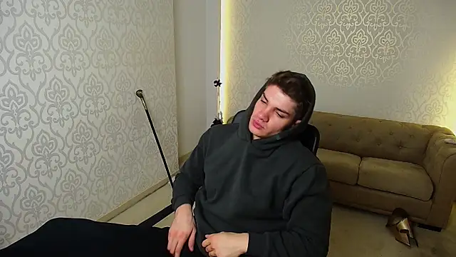 Snapshot of MaxKaiden chatting on 11.22.25 MaxKaiden online show from 11.22.25