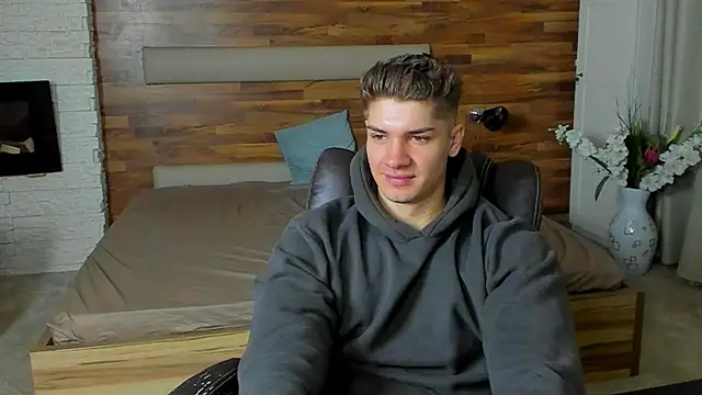 MaxKaiden online show from 03.30.26