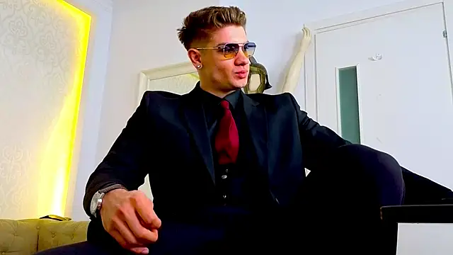 MaxKaiden online show from 04.18.26