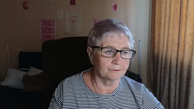 Sandra Snowflake online show from 05.27.26